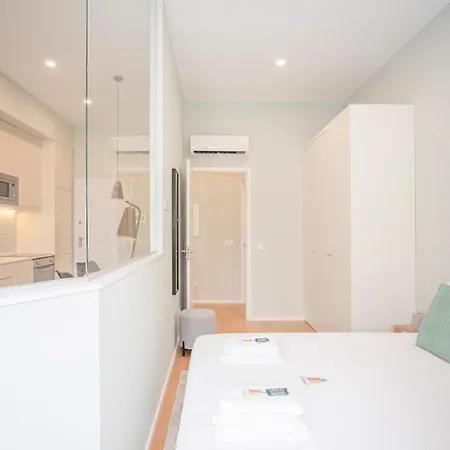 Liiiving In - Sweet Sunlight Apartment