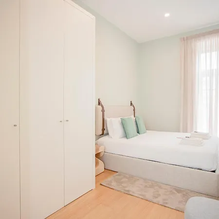 Liiiving In - Sweet Sunlight Apartment