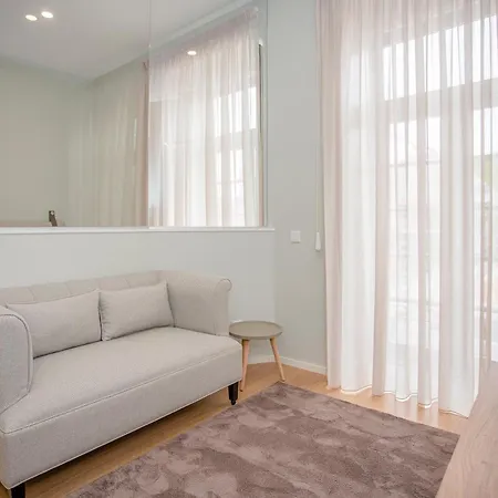 Liiiving In - Sweet Sunlight Apartment