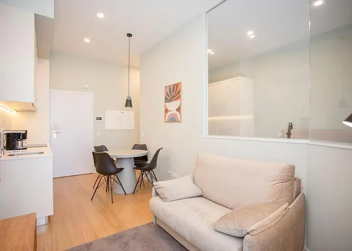 Liiiving In - Sweet Sunlight Apartment *